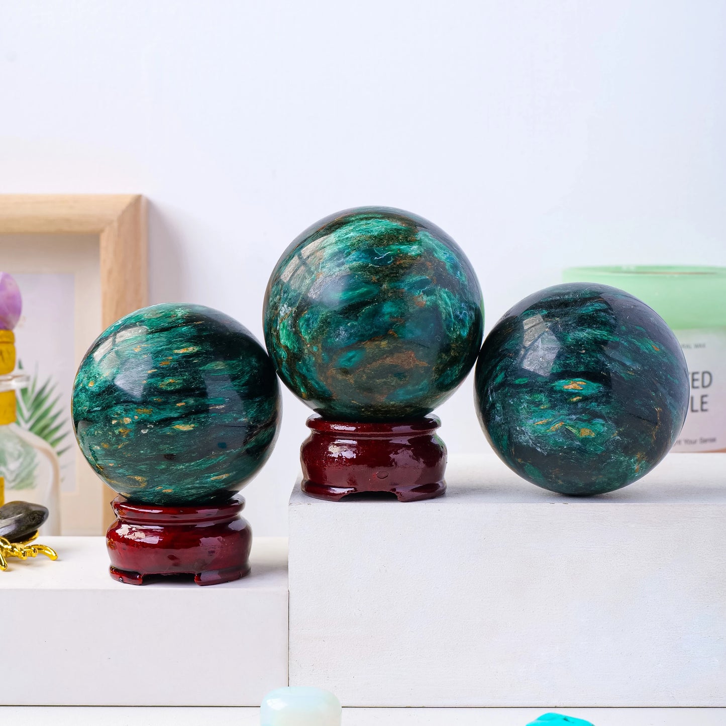 Newest Arrival Natural Crystal Balls Bulk Reki Healing Stones Green Mica Sphere for Decoration